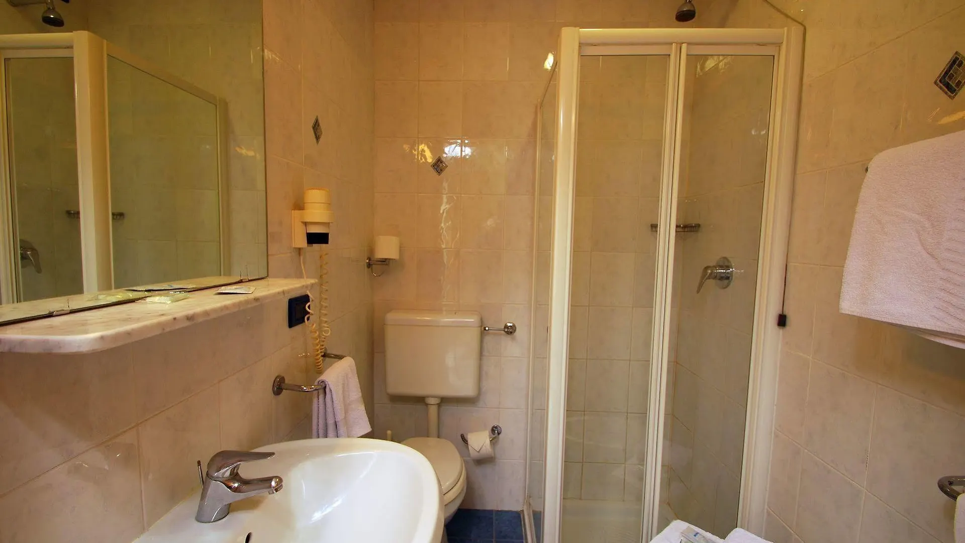 Soana City Rooms Gênes 2*,  Italie